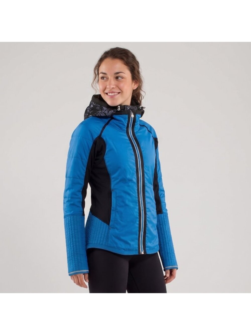 Lululemon Run Women's Bundle Up Jacket in Black & Beaming Blue in size 8 NWOT